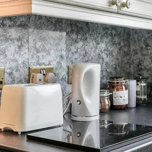 2 Bed Near & Ferry Belfast