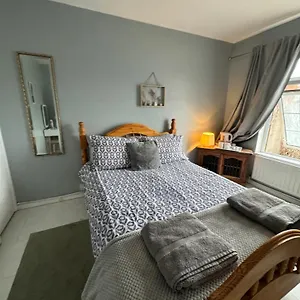 Habitación en casa particular House Near To Castlecourt Shopping, Belfast